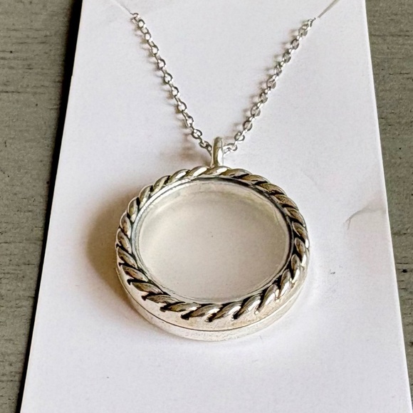 EFFY WITH LOVE Floating Keepsake Charm Locket Necklace Silver Plate 20in Chain - Picture 5 of 11